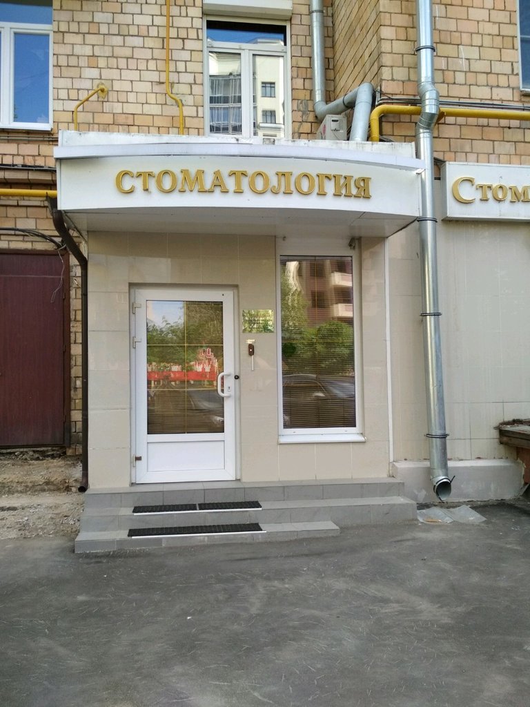 Алёна на площади Победы, 2к1